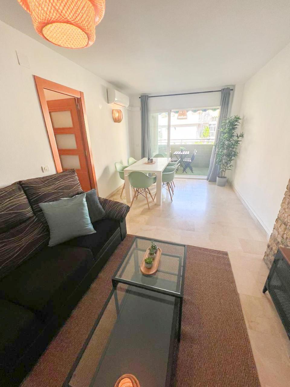 Large & Cozy Centrally Apartment ตอร์เรโมลิโนส ภายนอก รูปภาพ