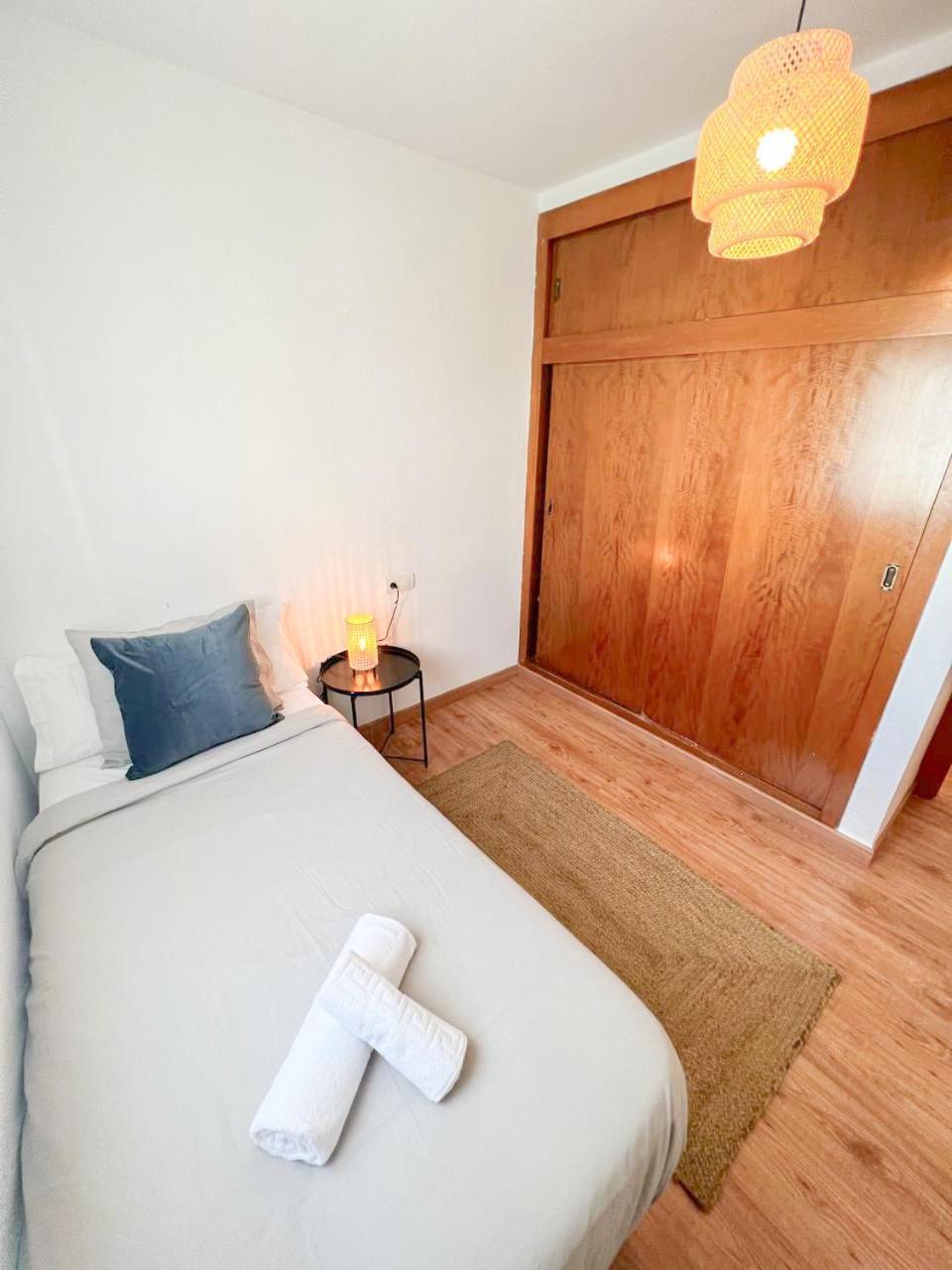 Large & Cozy Centrally Apartment ตอร์เรโมลิโนส ภายนอก รูปภาพ
