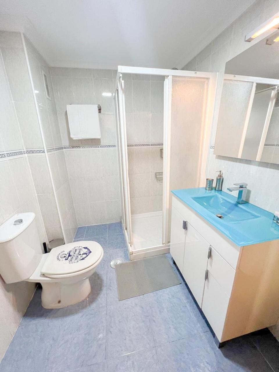 Large & Cozy Centrally Apartment ตอร์เรโมลิโนส ภายนอก รูปภาพ